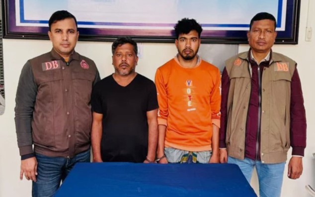 মব সৃষ্টি করে তিন পুলিশ সদস্যকে হয়রানির অভিযোগে, গ্রেপ্তার দুজন